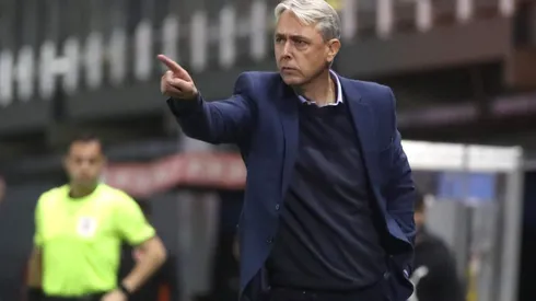 Leyenda cruzada pide la salida de Tiago Nunes.