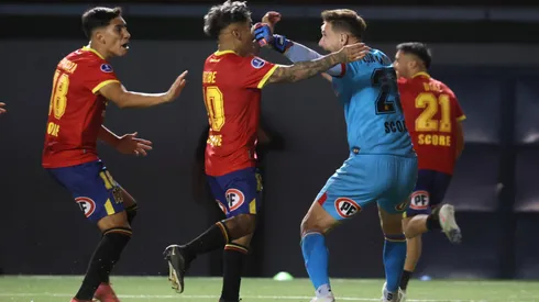 El portero de la Unión Española se lució en la definición a penales