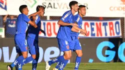 Los jugadores azules fueron captados por los hinchas de ambos equipos.