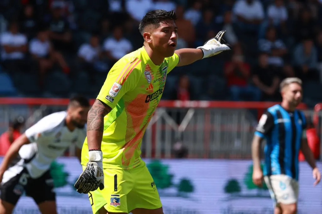Brayan Cortés perdería la titularidad en Colo Colo. (Foto: Eduardo Fortes/Photosport)