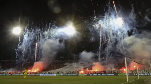 Un espectáculo de drones se vio anoche en el cielo del Estadio Monumental.