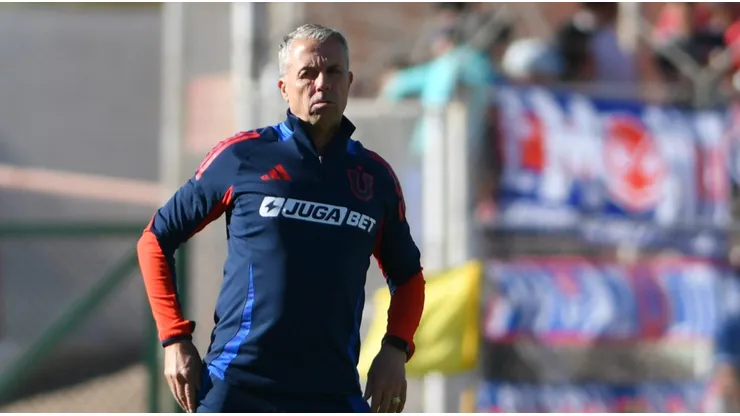 Álvarez sigue moviendo el tablero para encontrar el equipo ideal de la U.