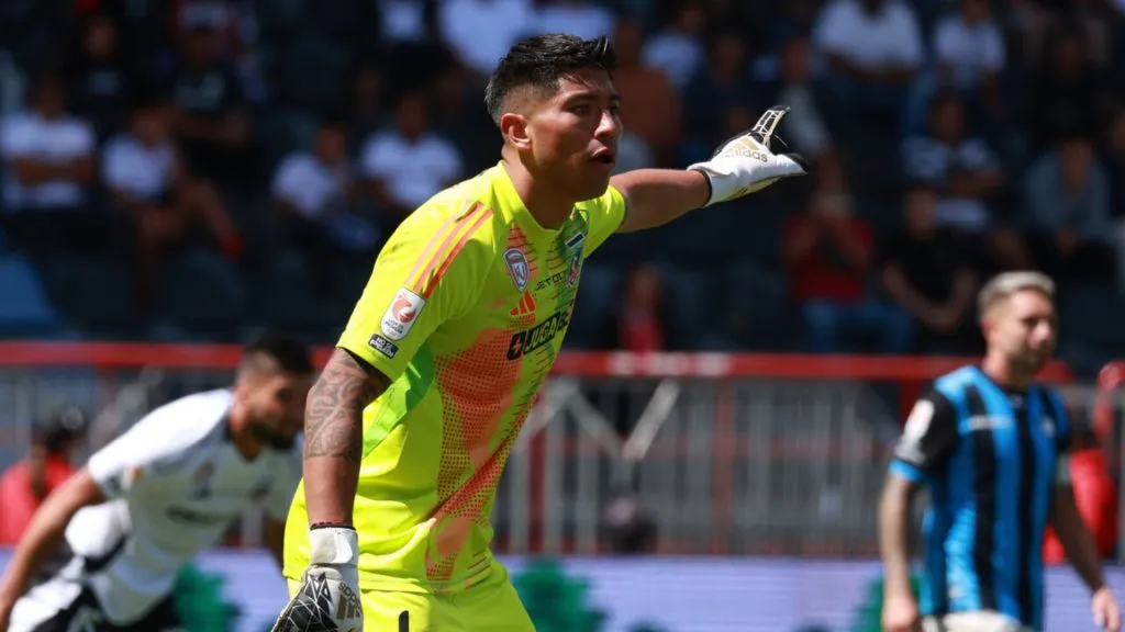 Brayan Cortés estaría viviendo un duro presente en Colo Colo debido a su forma física.