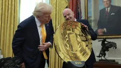 Gianni Infantio llevó el trofeo del Mundial de Clubes hasta la Casa Blanca.