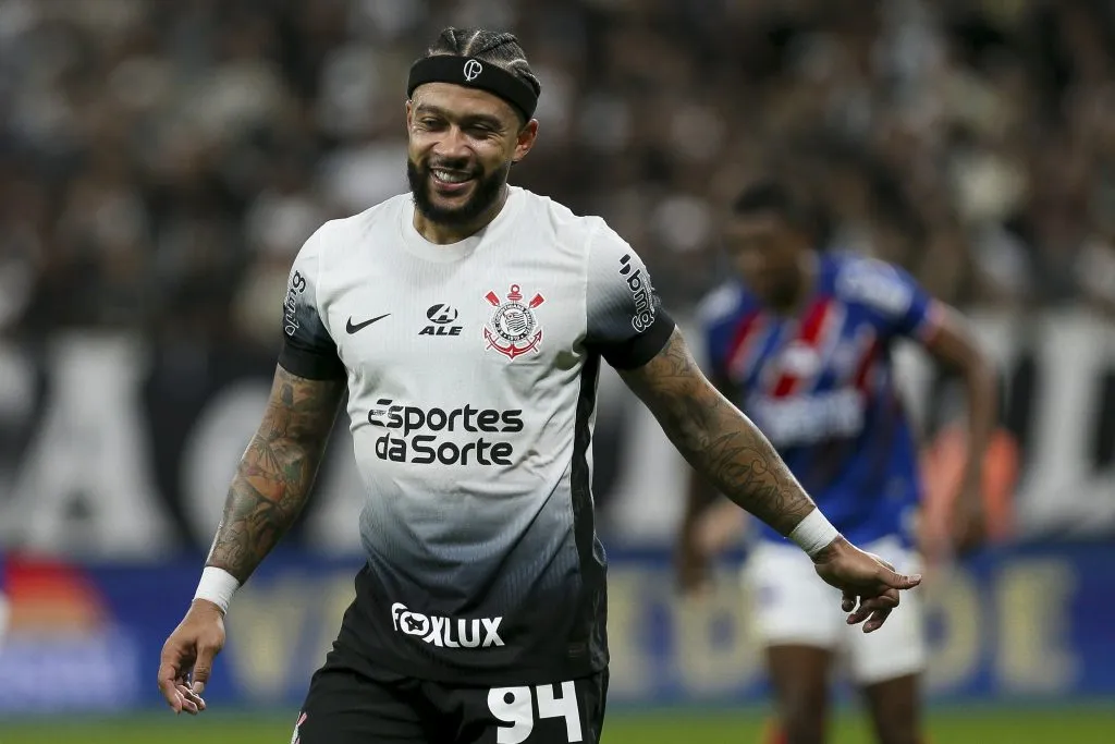 Memphis Depay tiene el sueldo más alto del Brasileirao y del fútbol sudamericano. (Foto: Ricardo Moreira/Getty Images)