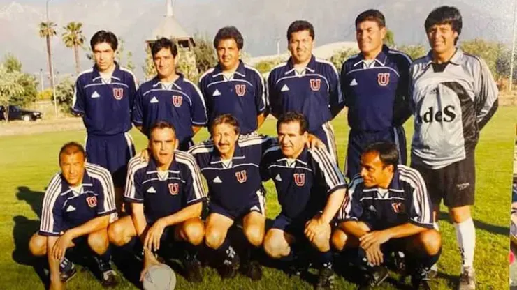 Leyendas de Colo Colo se calzaron la camiseta de Universidad de Chile en 2002.