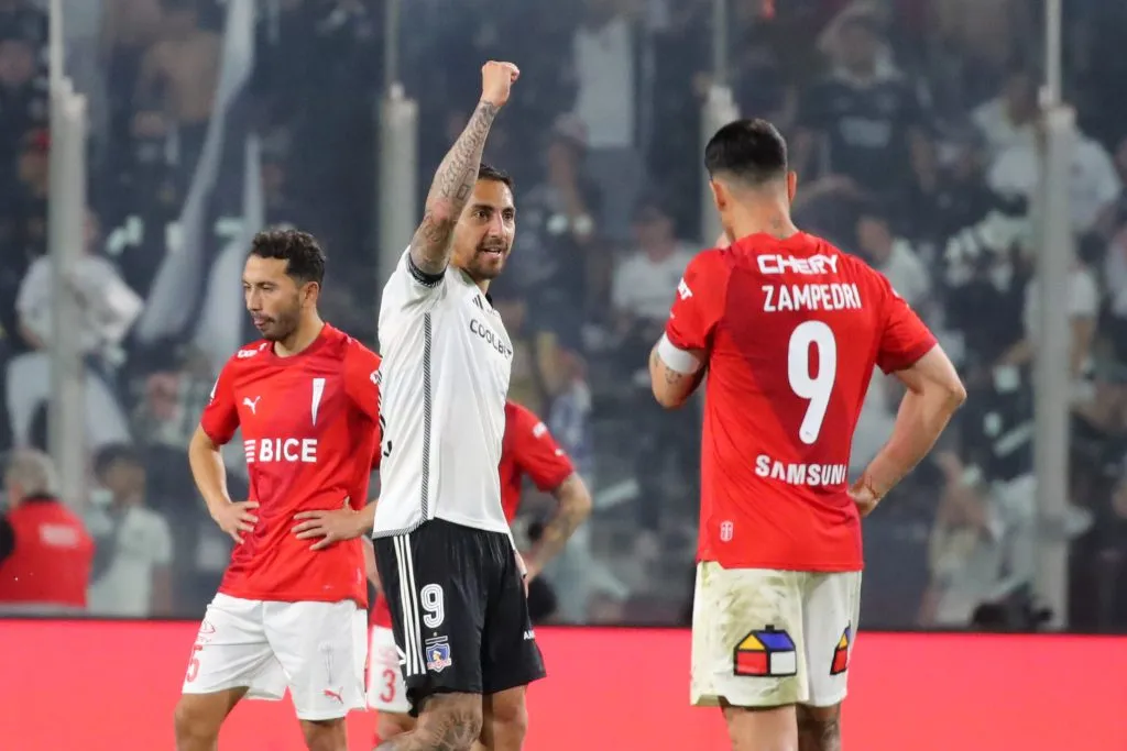 Los Cruzados siguen haciendo gestiones para encontrar el recinto deportivo que albergue el Clásico | Foto: Jonnathan Oyarzun/Photosport