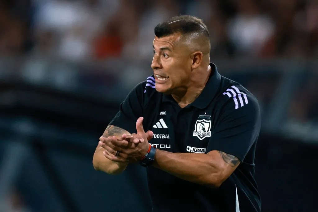 Le caen con todo a Almirón | Foto: Photosport