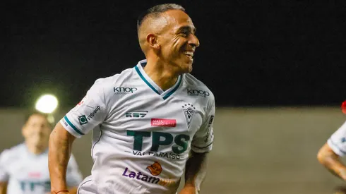 Jorge Luna brilla con un golazo en Santiago Wanderers. (Foto: Photosport)
