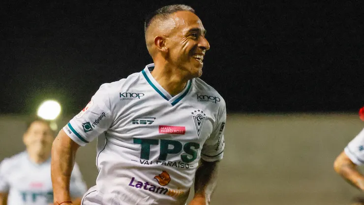 Jorge Luna brilla con un golazo en Santiago Wanderers. (Foto: Photosport)