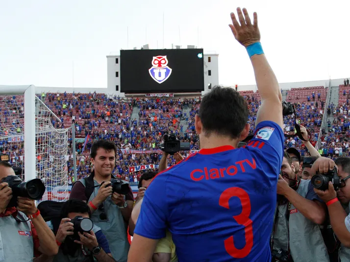 Se formó en la U, su tío es ídolo azul y celebra su primer gol profesional
