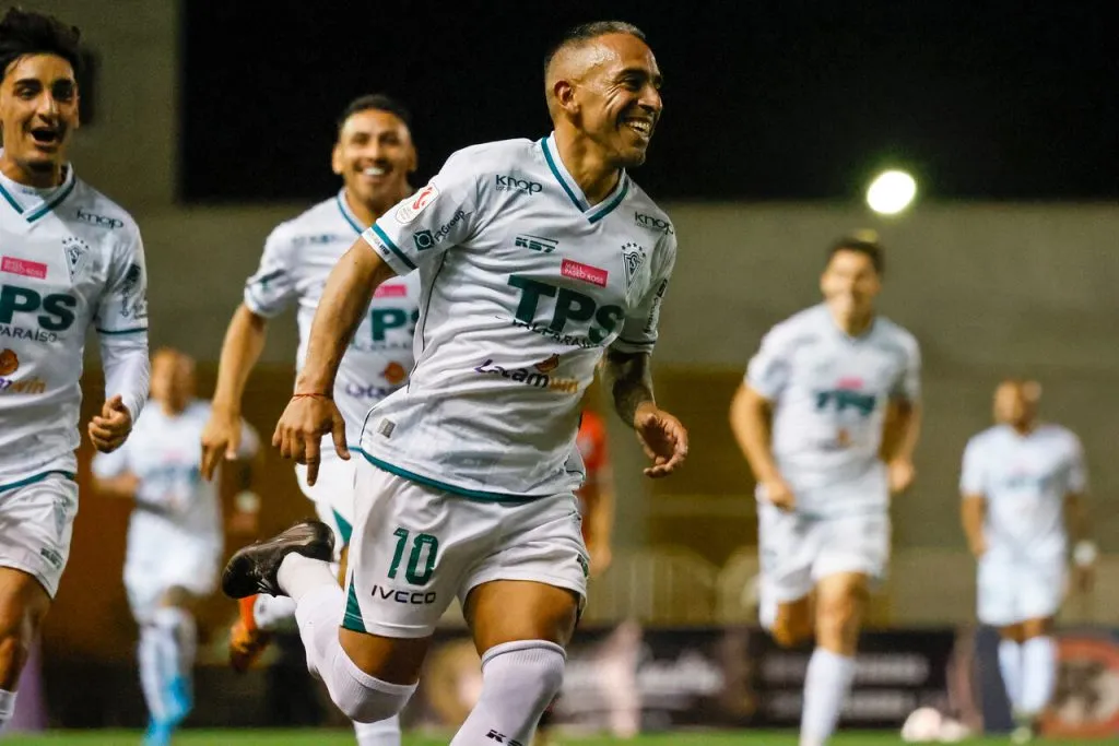 Luna se robó las miradas con su golazo | Foto: Photosport