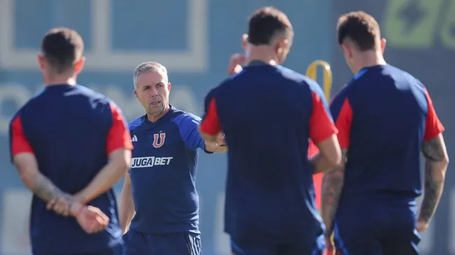 Gustavo Álvarez podrá seguir preparando el próximo partido de Universidad de Chile. No hay problemas en el CDA.