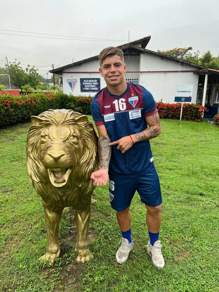 Tomás Roco con la camiseta Fortaleza de Brasil | FOTO: Fortaleza