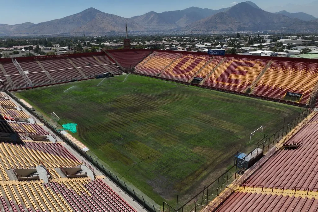 Así está la cancha del Estadio San Laura en medio de los arreglos. (Foto: Javier Torres/Photosport)