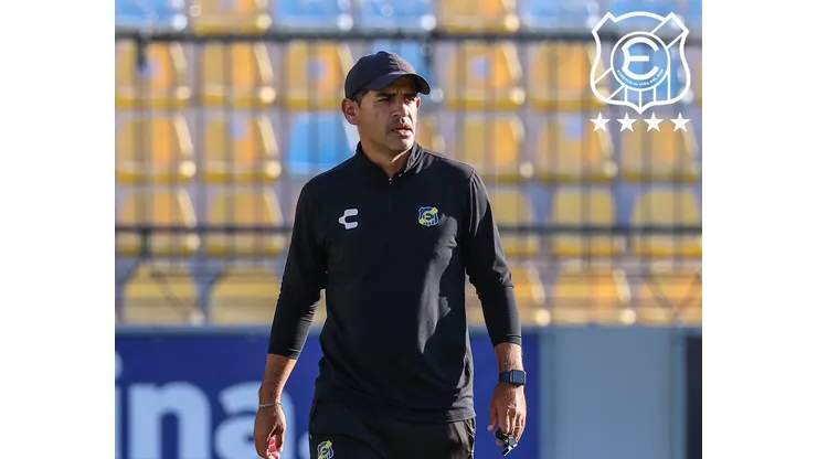 Aseguran que la ANFP autorizó a Julio Barroso a ser DT de Everton.