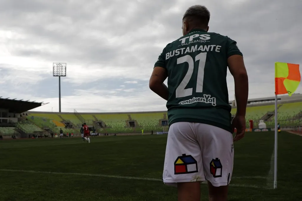 Byron Bustamante también supo vestir la camiseta de Santiago Wandereres | FOTO: Andres Pina/Photosport