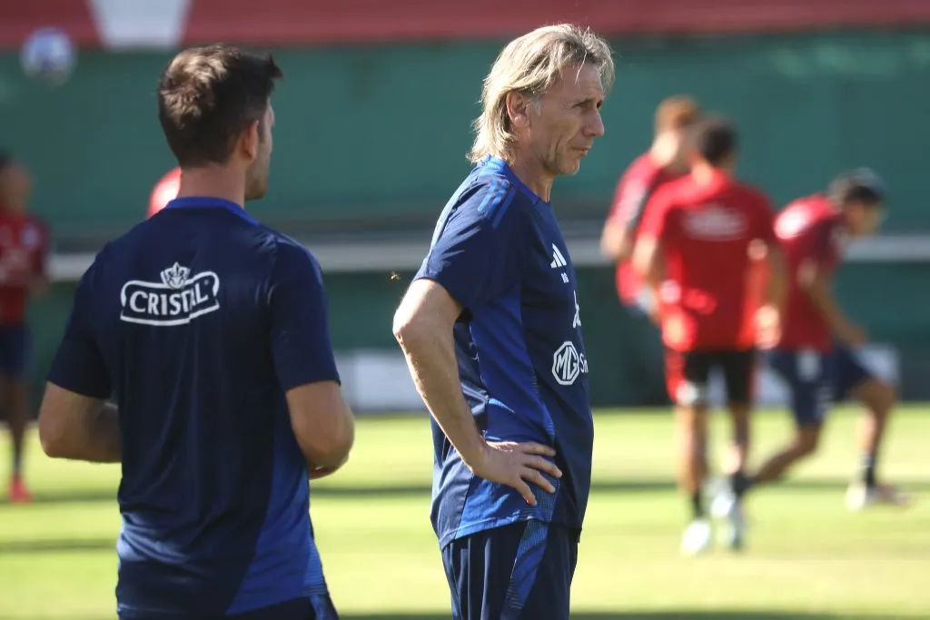 Ricardo Gareca ya prepara los partidos cruciales contra Paraguay y Ecuador. (Foto: Javier Salvo/Photosport)