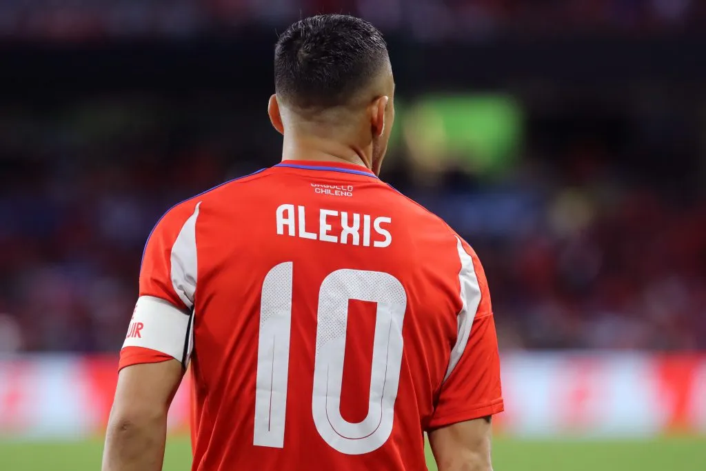 Alexis vuelve a la selección chilena bajo una lluvia de críticas.