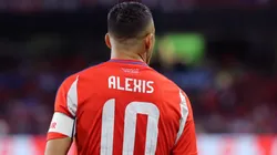 Exjugador pone el grito en el cielo por la ausencia de Alexis y llama a la preocupación por sus constantes lesiones.