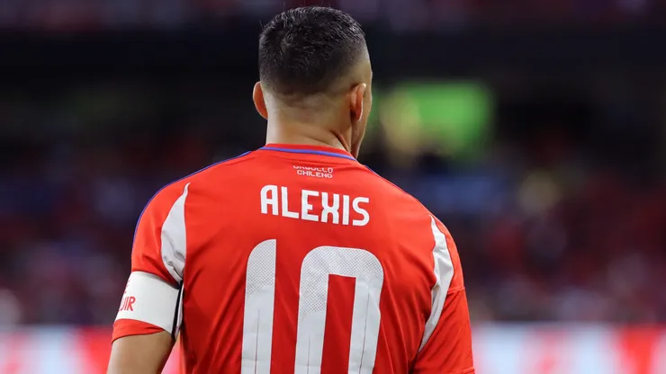 Exjugador pone el grito en el cielo por la ausencia de Alexis y llama a la preocupación por sus constantes lesiones.
