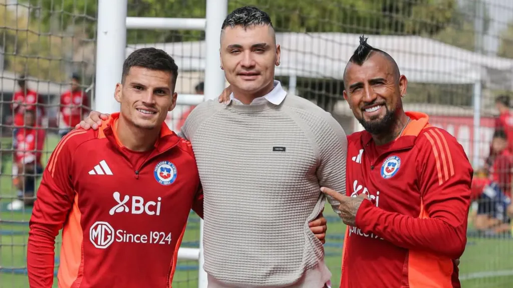 Cristóbal Campos compartió junto a jugadores de la Selección Chilena. Los visitó en Juan Pinto Durán.