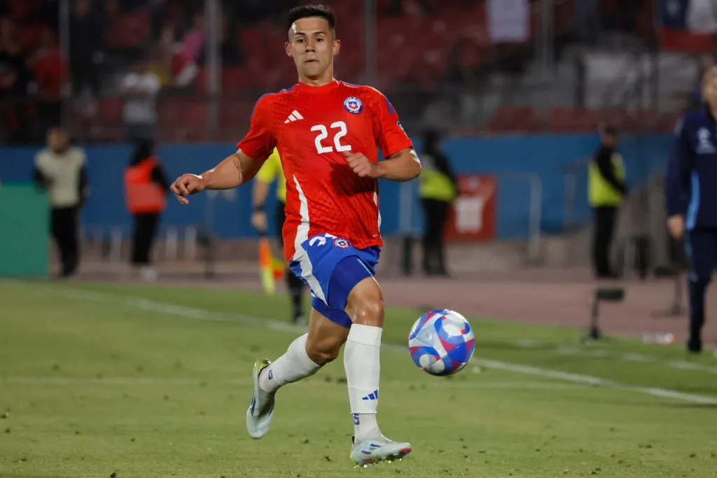 Aravena podría ser baja en La Roja | Foto: Photosport