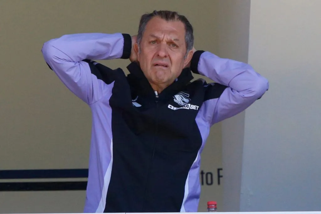 Mosa en el ojo del huracán en Colo Colo. | Foto: Photosport