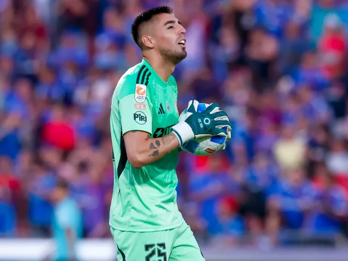 Formador de Gabriel Castellón lo defiende de las críticas en la U