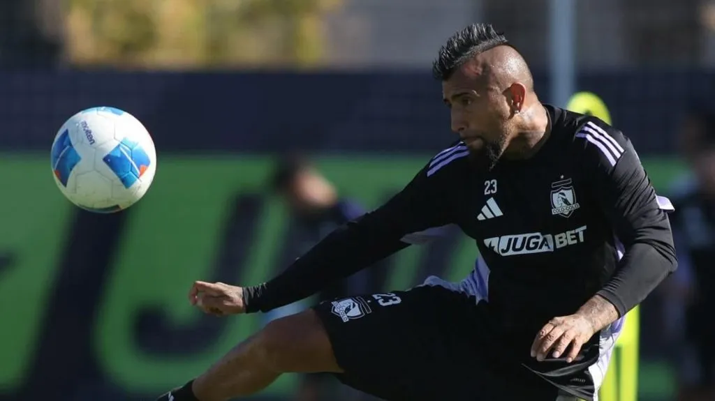 Arturo Vidal opinó sobre lo sucedido en el directorio de Blanco y Negro (Foto: @colocolooficial).