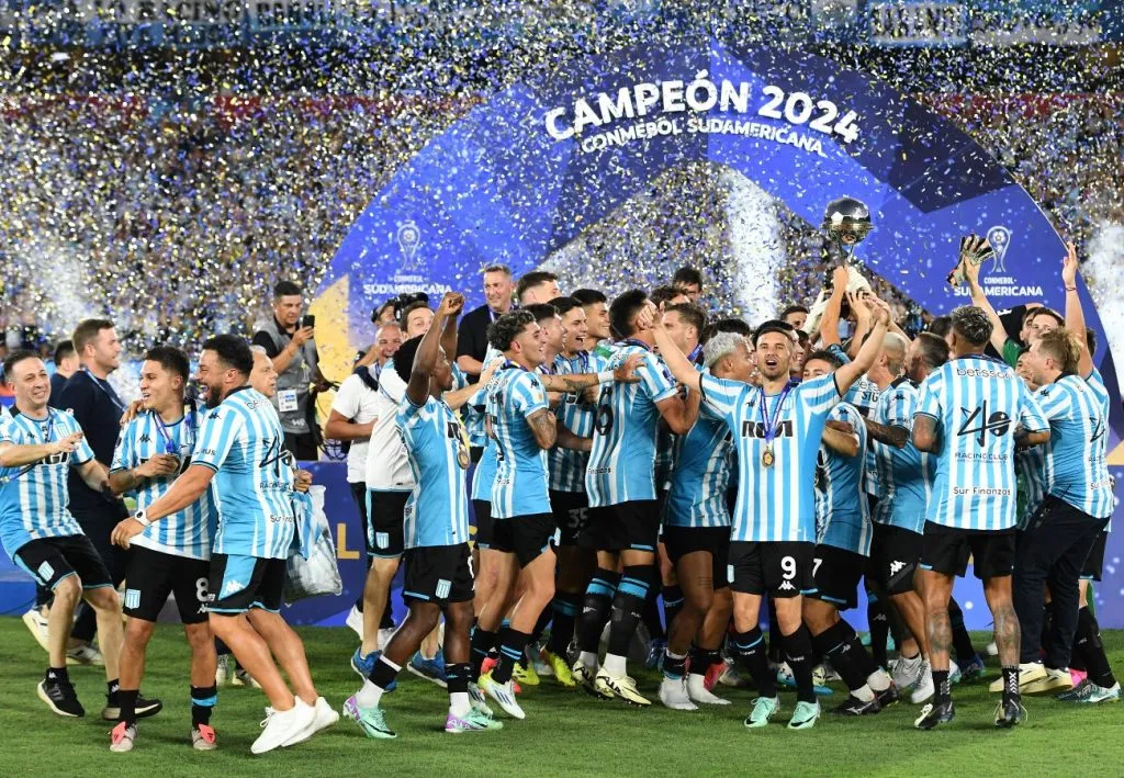 Racing levantó la Copa Sudamericana en 2024.