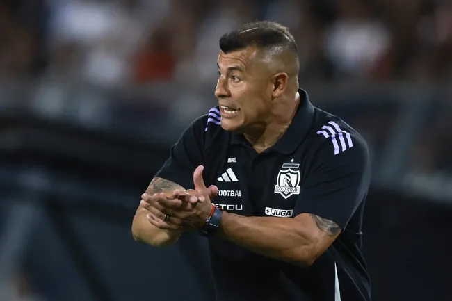 Jorge Almirón con la fe intacta para la Copa Libertadores 2025. (Foto: Felipe Zanca/Photosport)