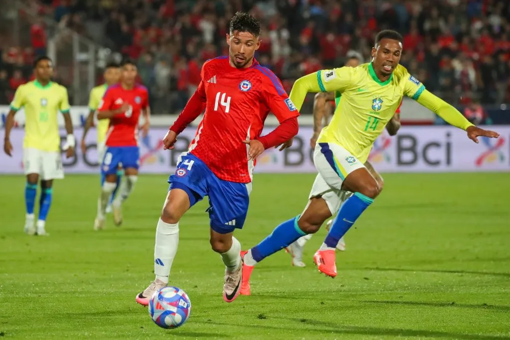 Felipe Loyola enfrentando a Brasil en las Eliminatorias Sudamericanas | Jonnathan Oyarzun/Photosport