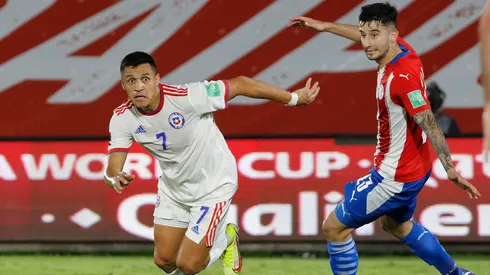 Alexis Sánchez encabezó la última formación con la que La Roja venció a Paraguay en Asunción.