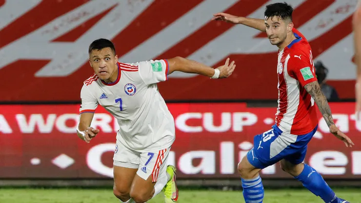 Alexis Sánchez encabezó la última formación con la que La Roja venció a Paraguay en Asunción.