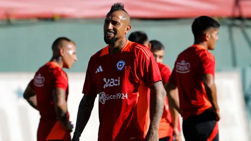 Arturo Vidal deja una señal en la previa al partido de Chile ante Paraguay. (Foto: Photosport)