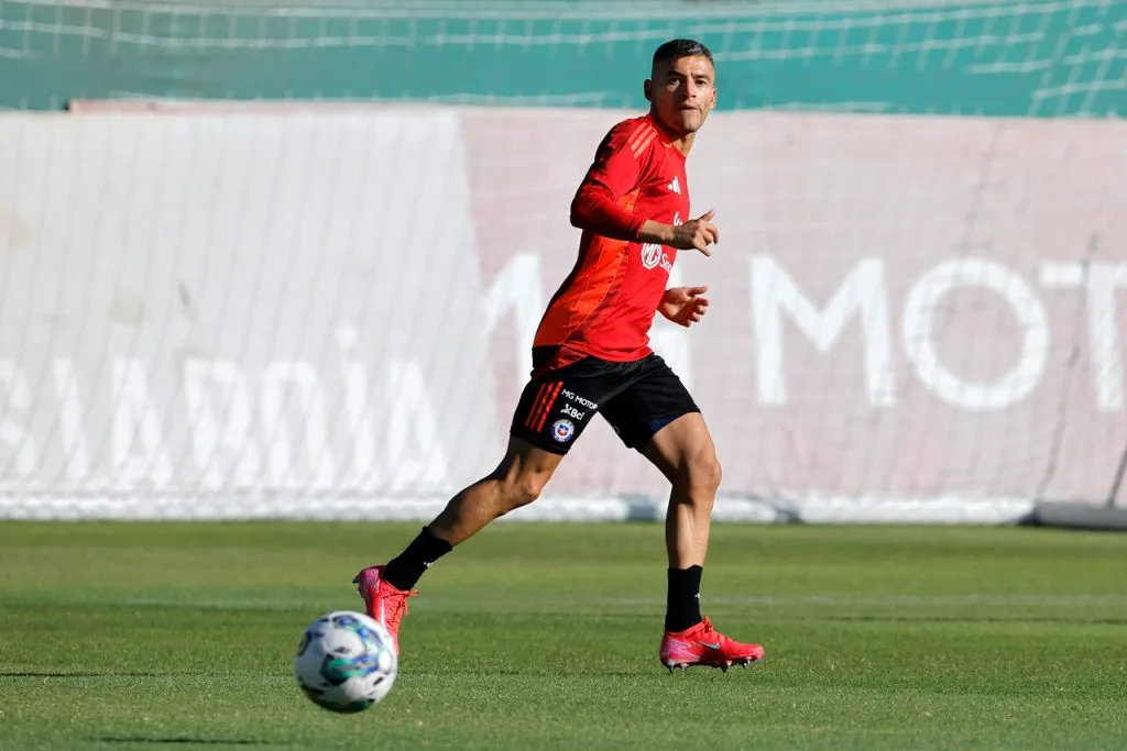 Aránguiz debería ser titular para De Tezanos | Foto: Photosport