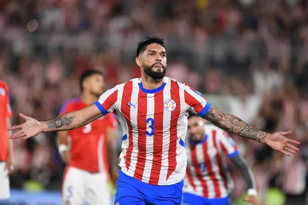 El defensa Omar Alderete anotó el único gol para el triunfo de Paraguay sobre Chile. (Foto: Christian Alvarenga/Getty Images)