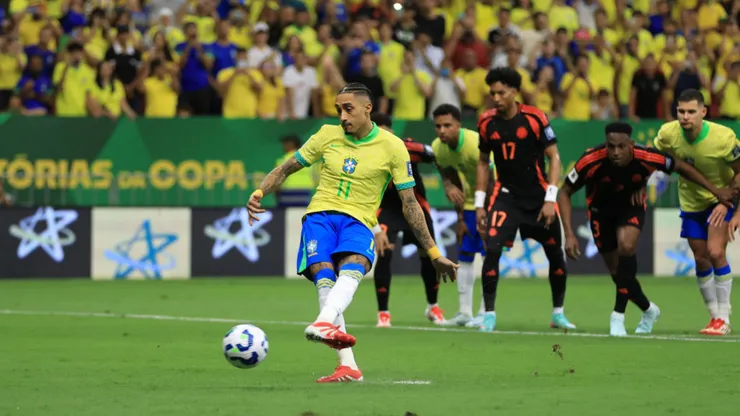 Raphinha abrió la cuenta a favor de Brasil - Getty Images