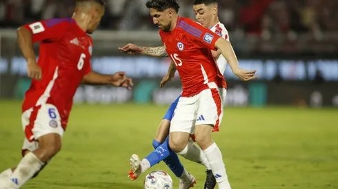 Gabriel Mendoza molesto por la titularidad de Diego Valdés.