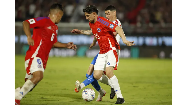 Gabriel Mendoza molesto por la titularidad de Diego Valdés.