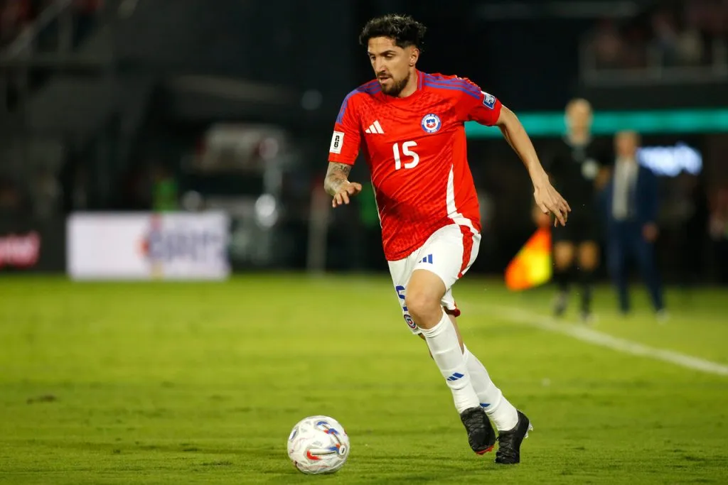 De Tezanos sin piedad contra el jugador del América | Foto: Photosport