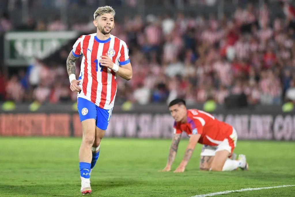 Julio Enciso alabó a Arturo Vidal tras el duelo entre La Roja y Paraguay.