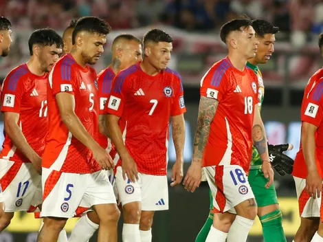 Es una de las pocas figuras de la Roja y antes de jugar con Ecuador recibe una mala noticia