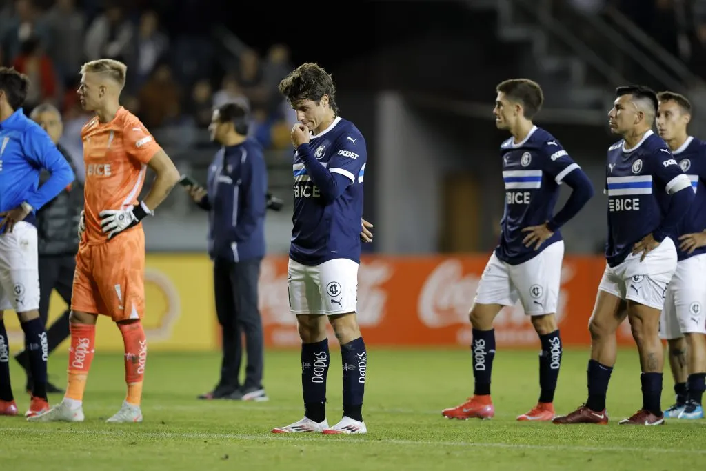 Universidad Católica vivió una amarga jornada en el estadio Germán Becker de Temuco. (Foto: Photosport)