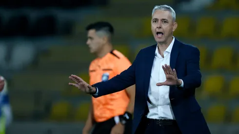 Tiago Nunes se refiere a los cánticos en su contra. (Foto: Photosport)