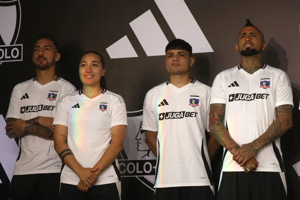 Esta es la camiseta titular de Colo Colo para la temporada 2025. (Foto: Javier Salvo/Photosport)