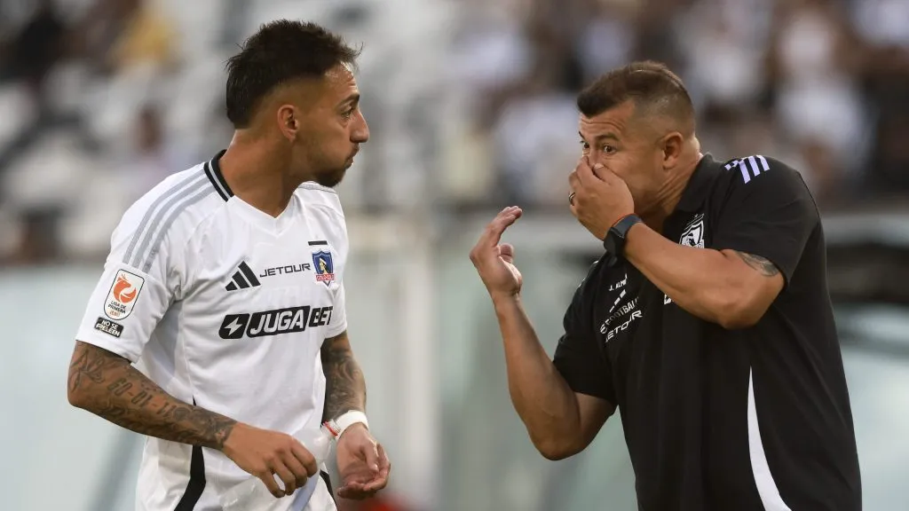 Javier Correa preocupa en Colo Colo y tuvo que salir reemplazado por Salomón Rodríguez.