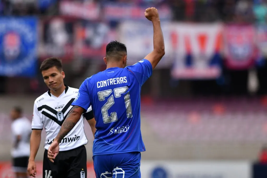 Rodrigo Contreras celebra su primer gol en Universidad de Chile