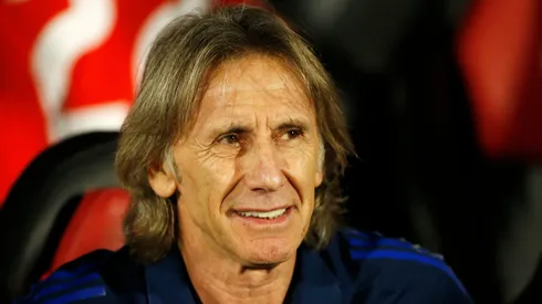 Pese a las críticas, un exjugador de La Roja sale a respaldar al Tigre Gareca.